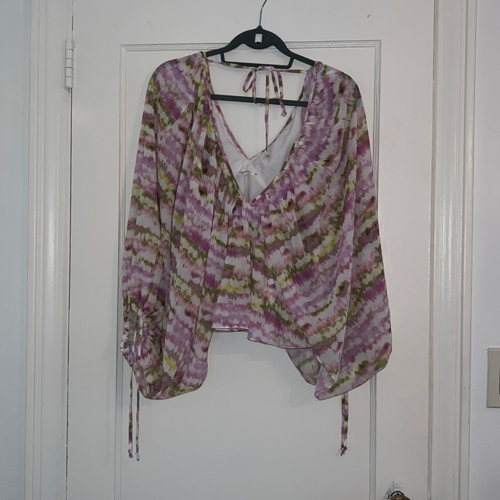 Tularosa printed tie back shirt. Size medium. Perfect condition. Never worn.